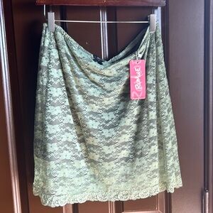 NWT - ROMWE skirt